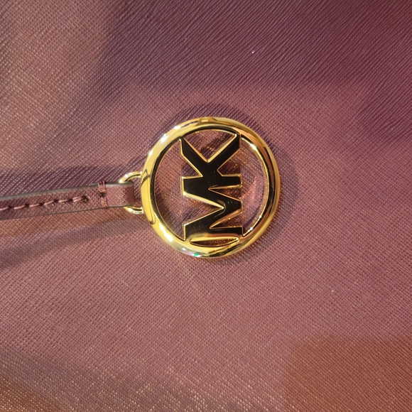 Michael Kors Gilly LeaterTote Bag with Gold Hardware New. - Picture 8 of 9